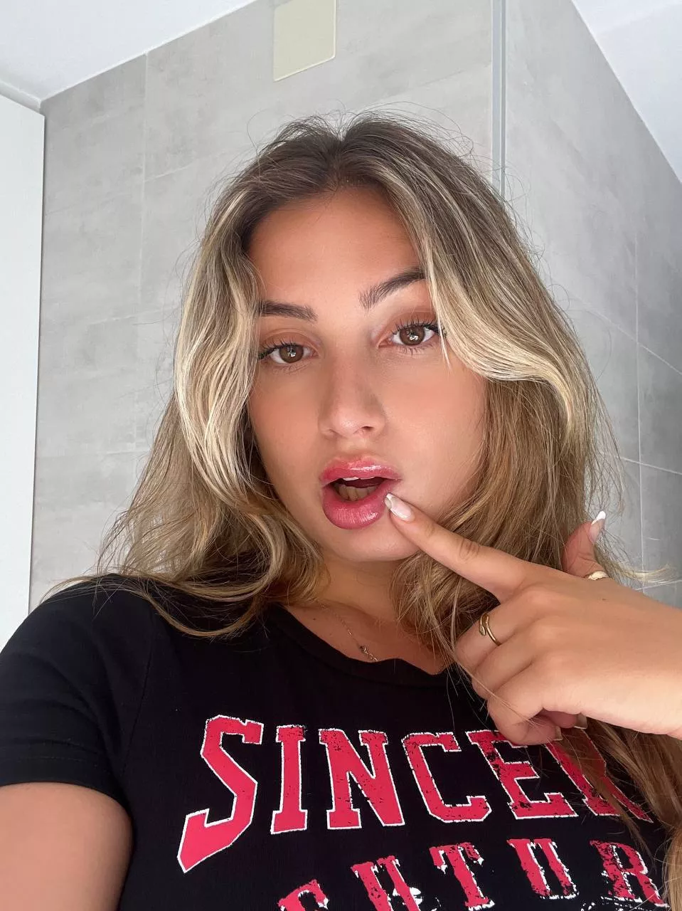 Blonde girls have more fun posted by Chloepaxx