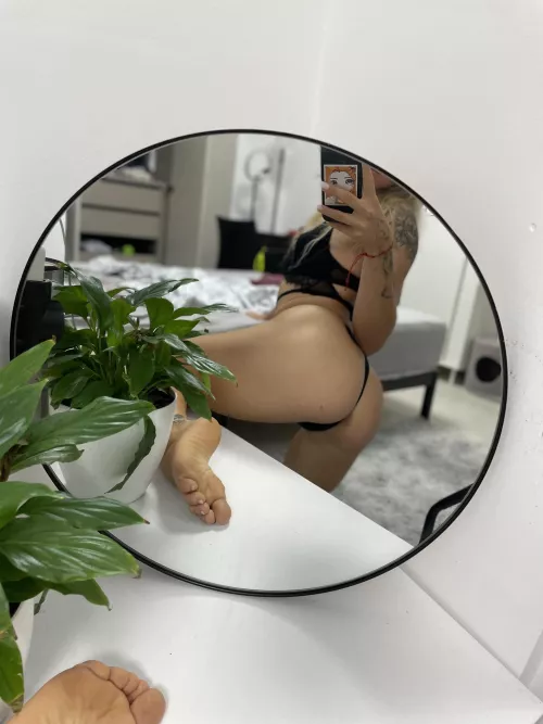 Butts and barefeet are the best combination! by Pudinblack