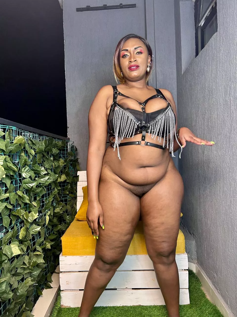 Can I send you nudes? Say yes or no posted by Rozie_99