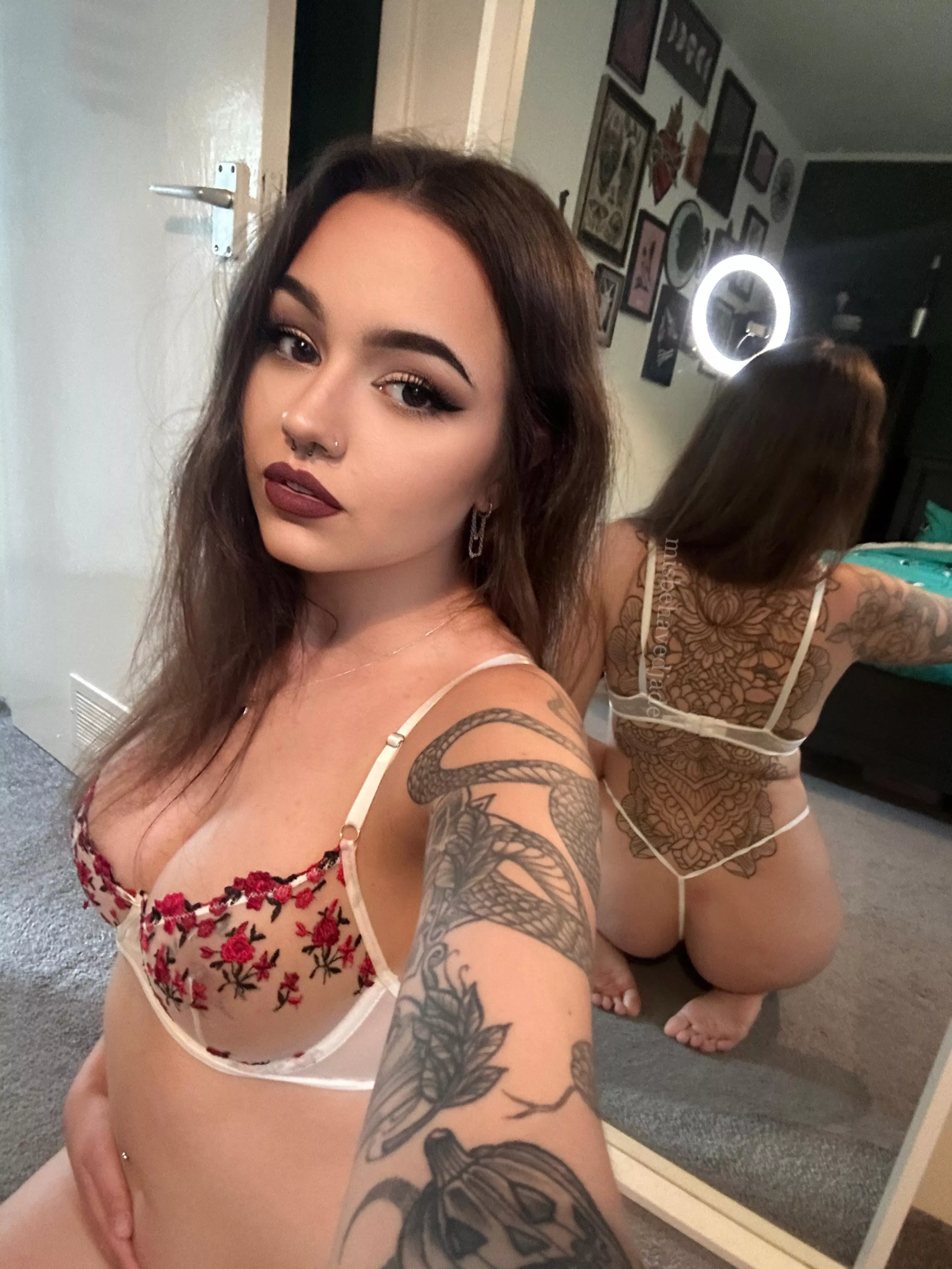 emo chicks 🤝 cute lingerie posted by misbehaved-jade