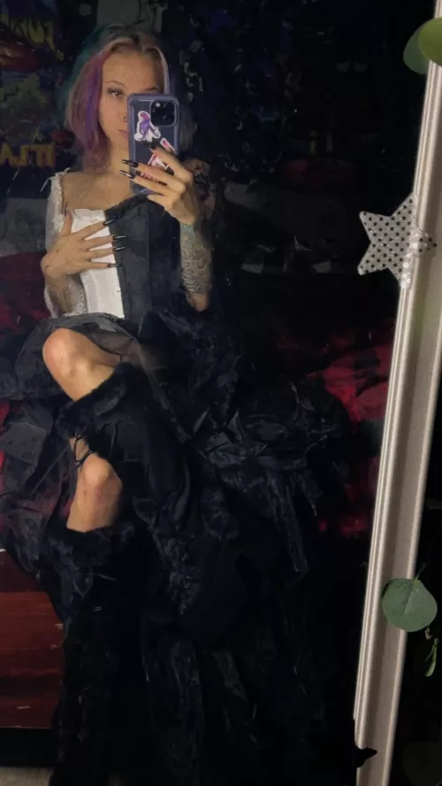 (f21) pretty goth girl by lunaatic69