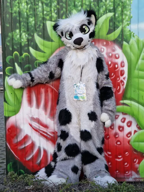 Happy FursuitFriday!!! Have a nice start into the weekend and some strawberry's!!! 🍓 by CharliePaw