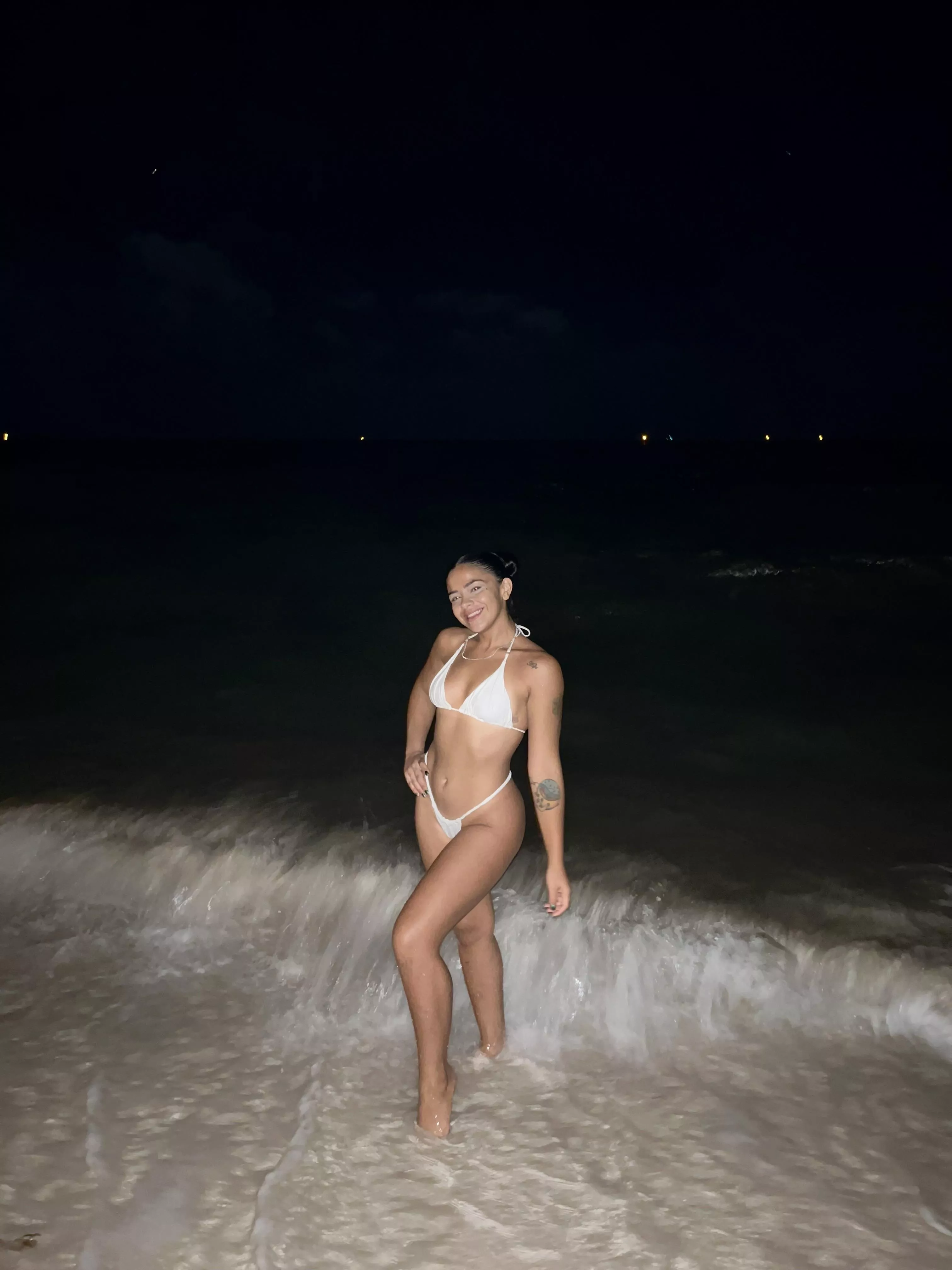 I love goes to the beach in the night posted by naturalhoni