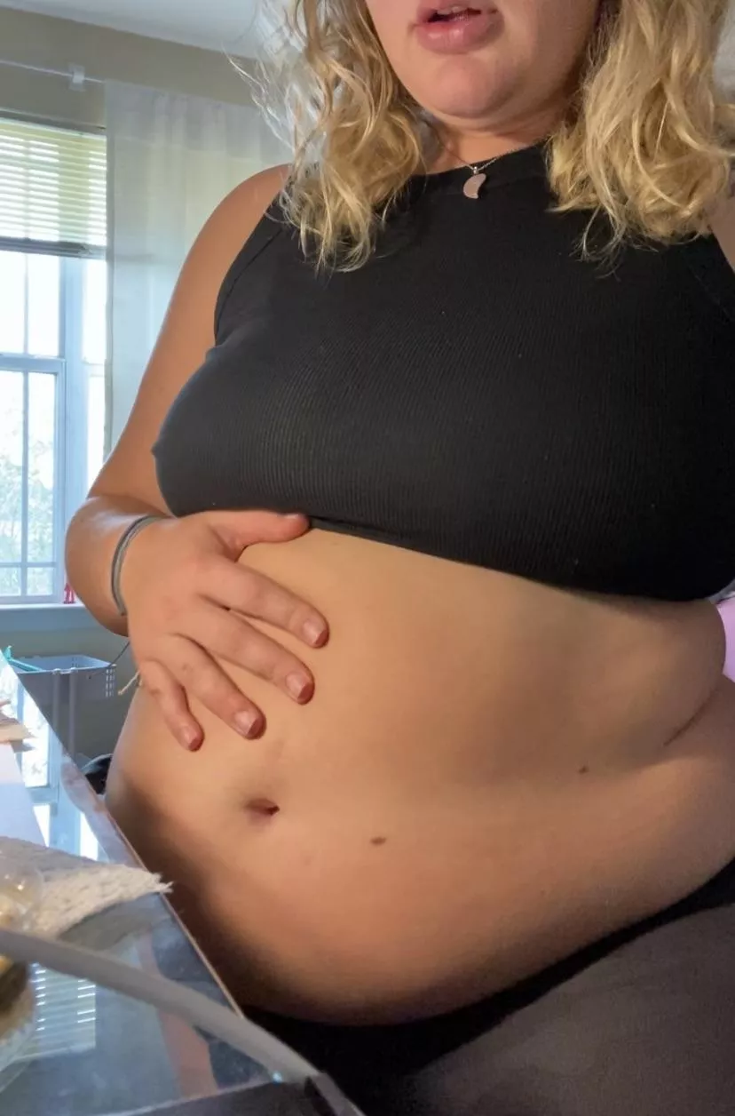 Looking down in awe🐷 posted by Poptartbelly