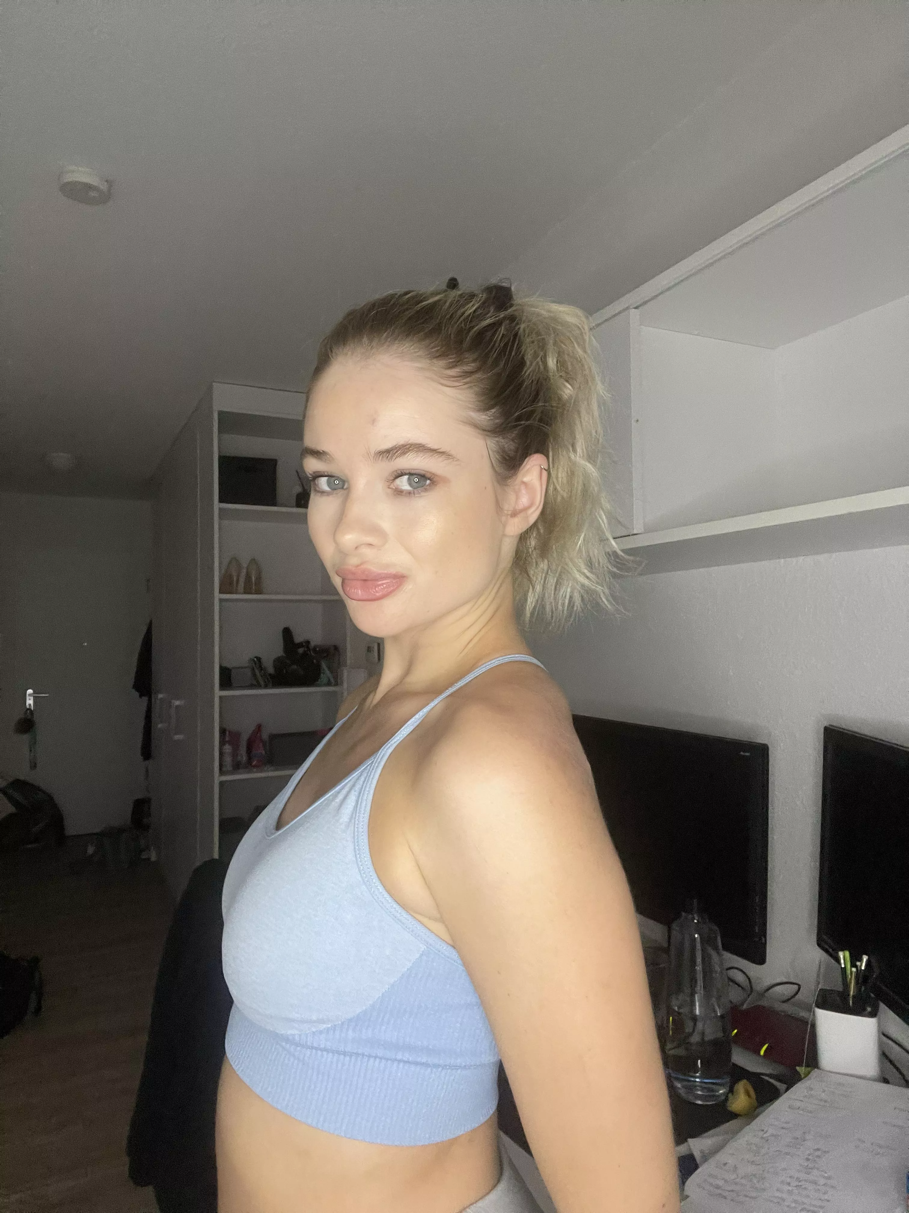 Meet me at the gym before workout ;) posted by madisonbimmer