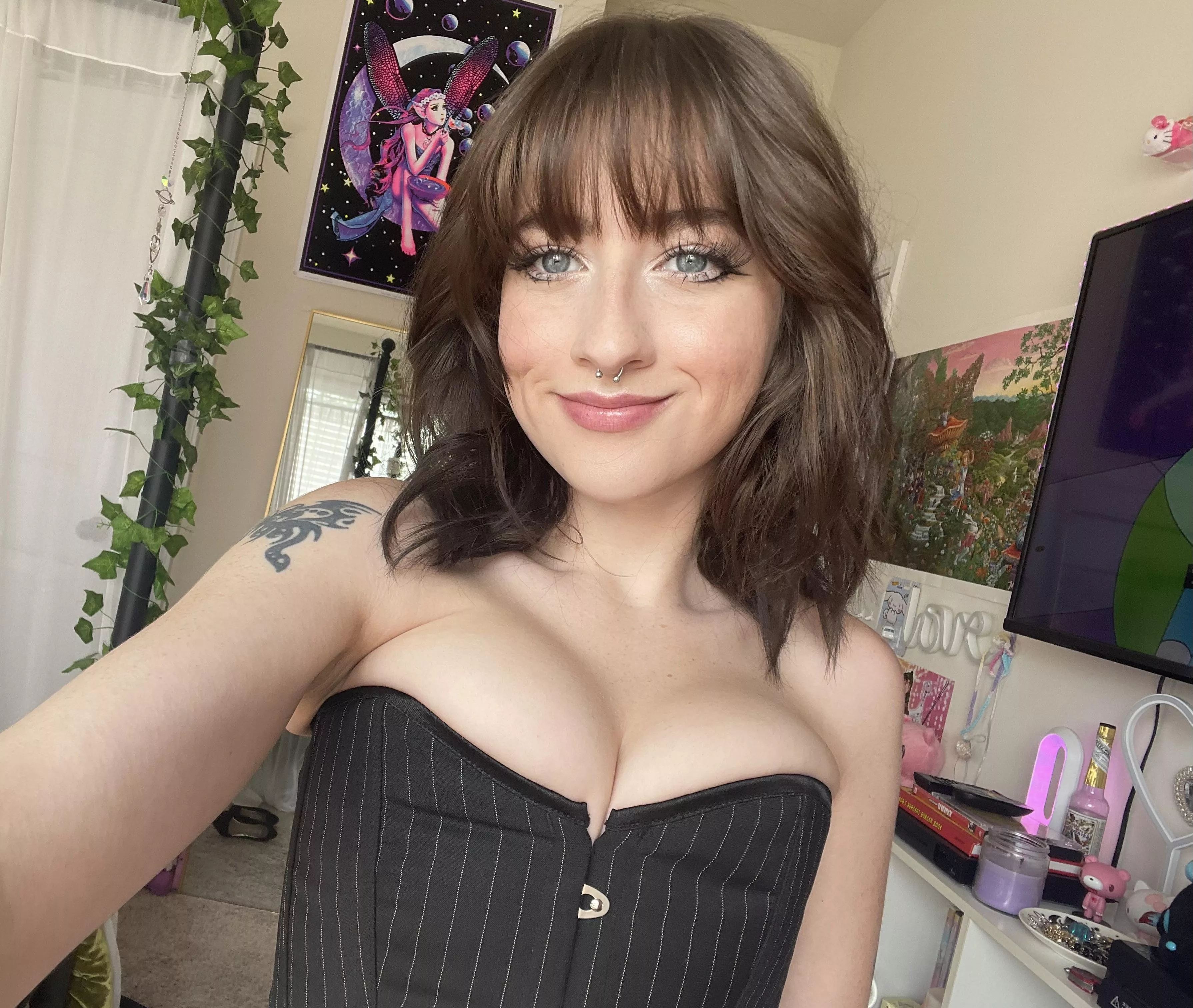 Pinstriped and pretty posted by teufelangel