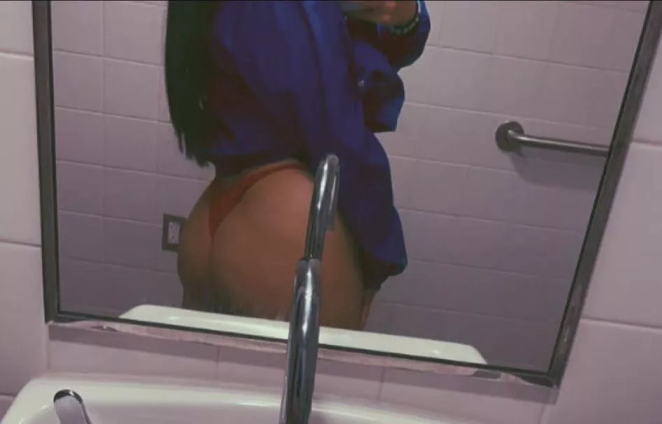 At work feeling naughty 💦🔥 posted by daytonaSRT