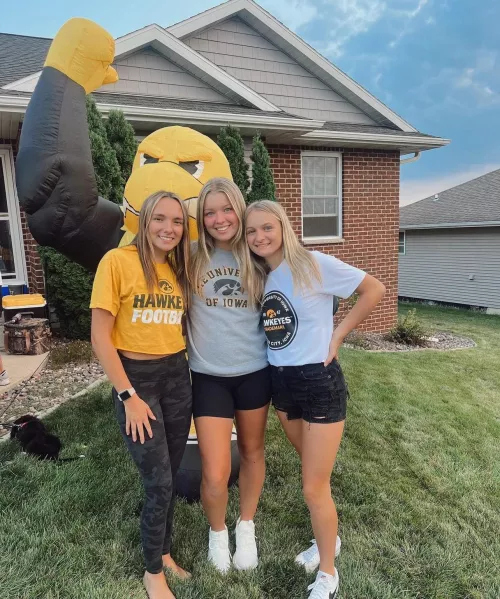 College girls by BingB0ngBoi