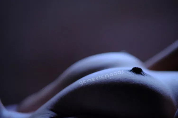 Do you appreciate artistic shots or do you prefer in-you-(f)ace blatant nudes? by genericnoods