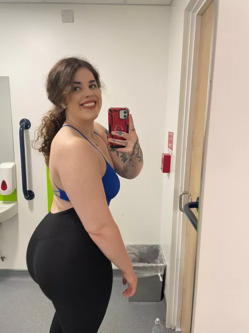 Do you like black leggings? by hiptqueen