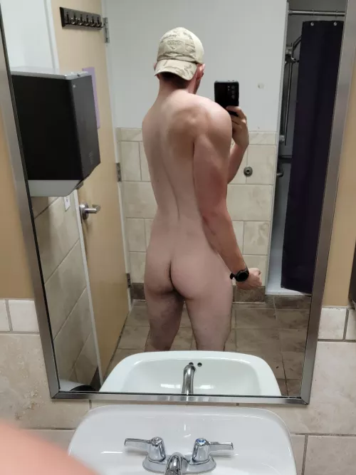 Do you want to feel my gains? by AverageFarmBoy76