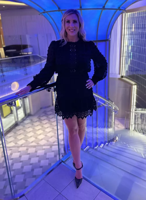 Feeling sexy in black!!!! by Vivid_Parts_72