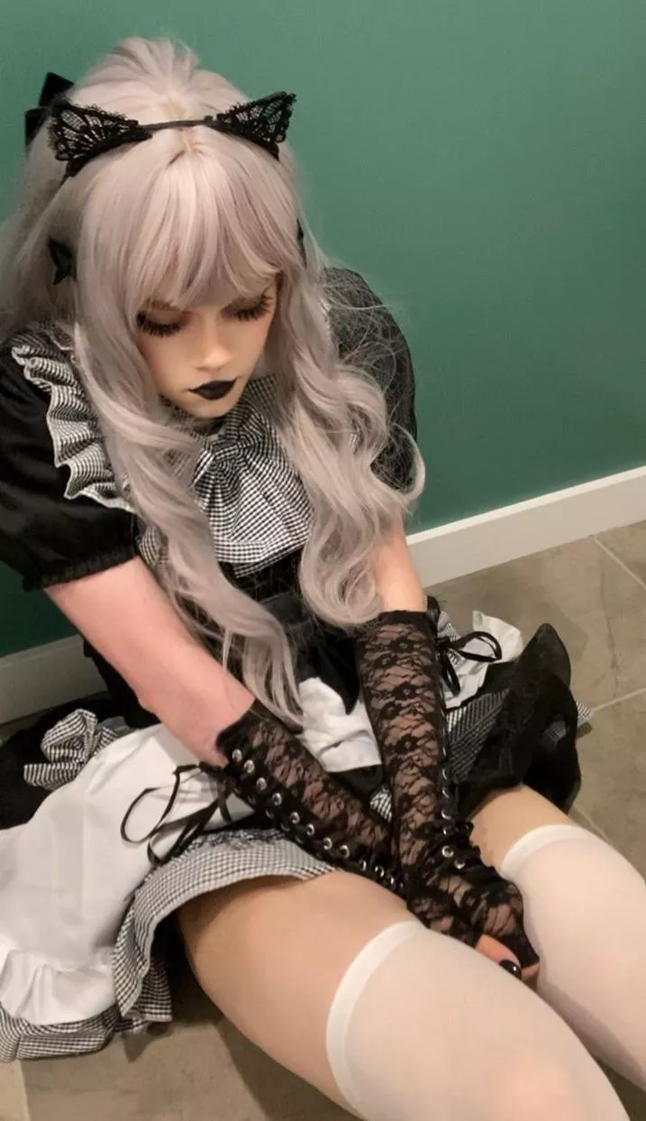 Goth boys like memake pretty cute maids, wouldn't you agree?🖤 posted by Dry-Apple2493
