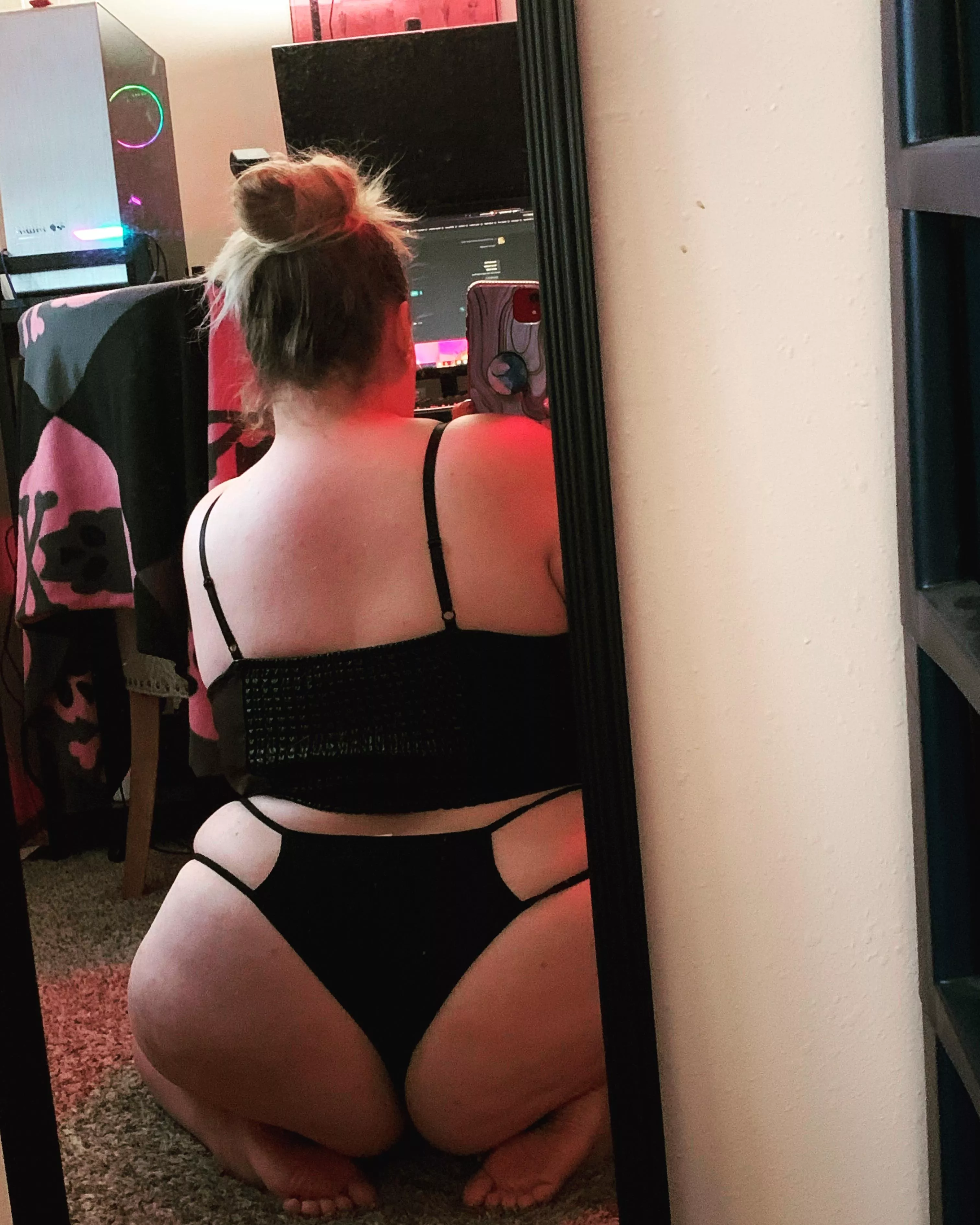 I love watching in the mirror posted by thatbratakara