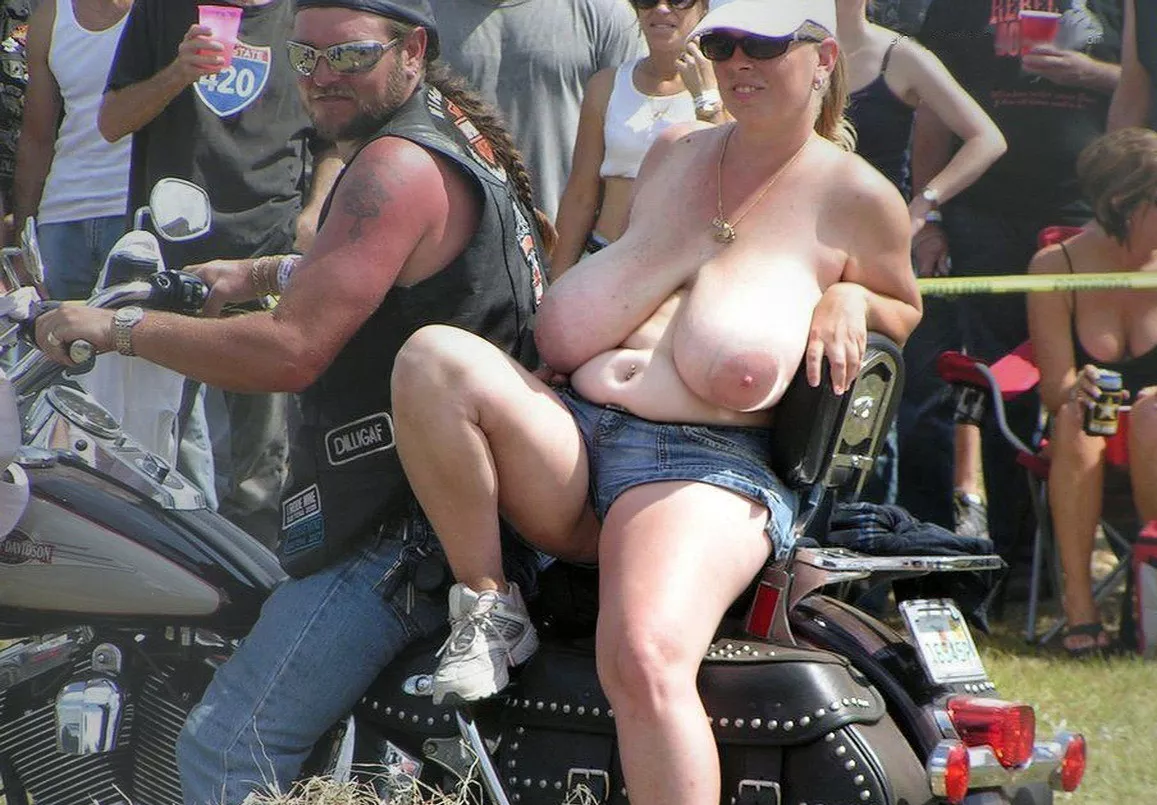 Just Hanging Around posted by KingKaneWood