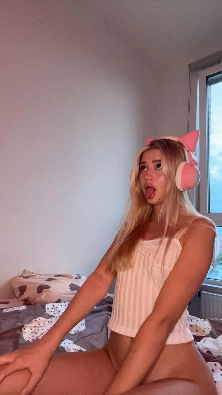 Kitty loves doggy style posted by FridaMatheson