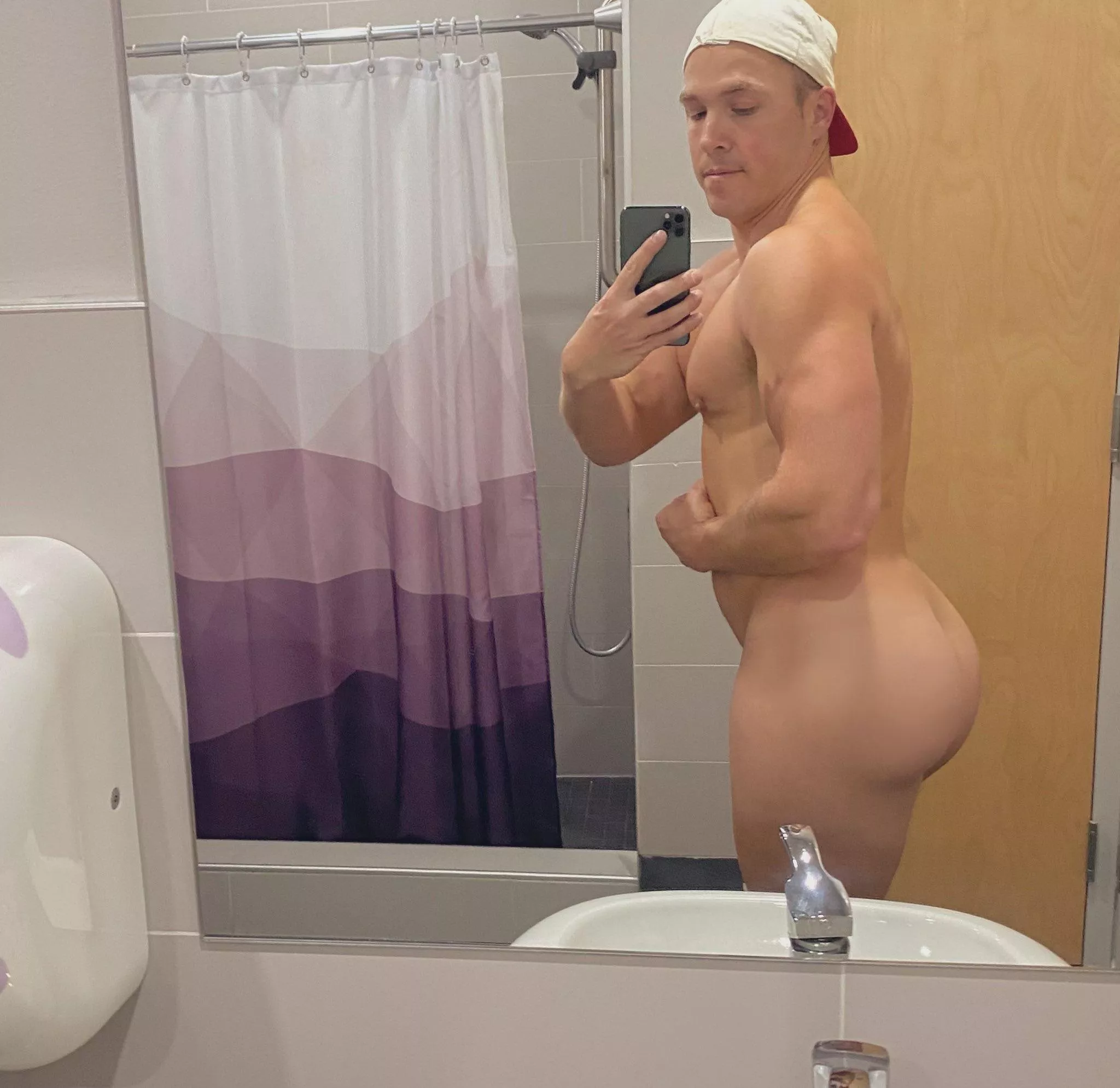 Leg day pump posted by ThroupleBoys