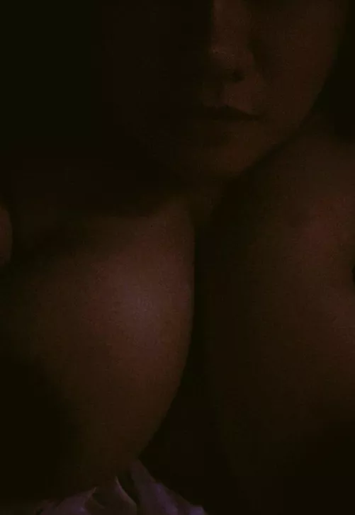 (m)adilim? ikaw na magadjust. wala akong kuryente eh. 🙄😆 #broquèbisssh by A-nnaBanan-A