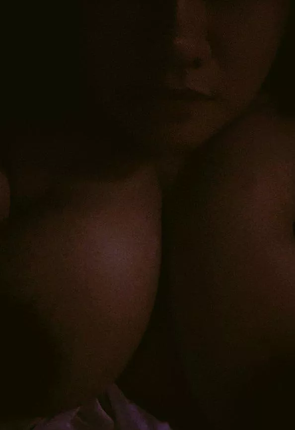 (m)adilim? ikaw na magadjust. wala akong kuryente eh. 🙄😆 #broquèbisssh posted by A-nnaBanan-A