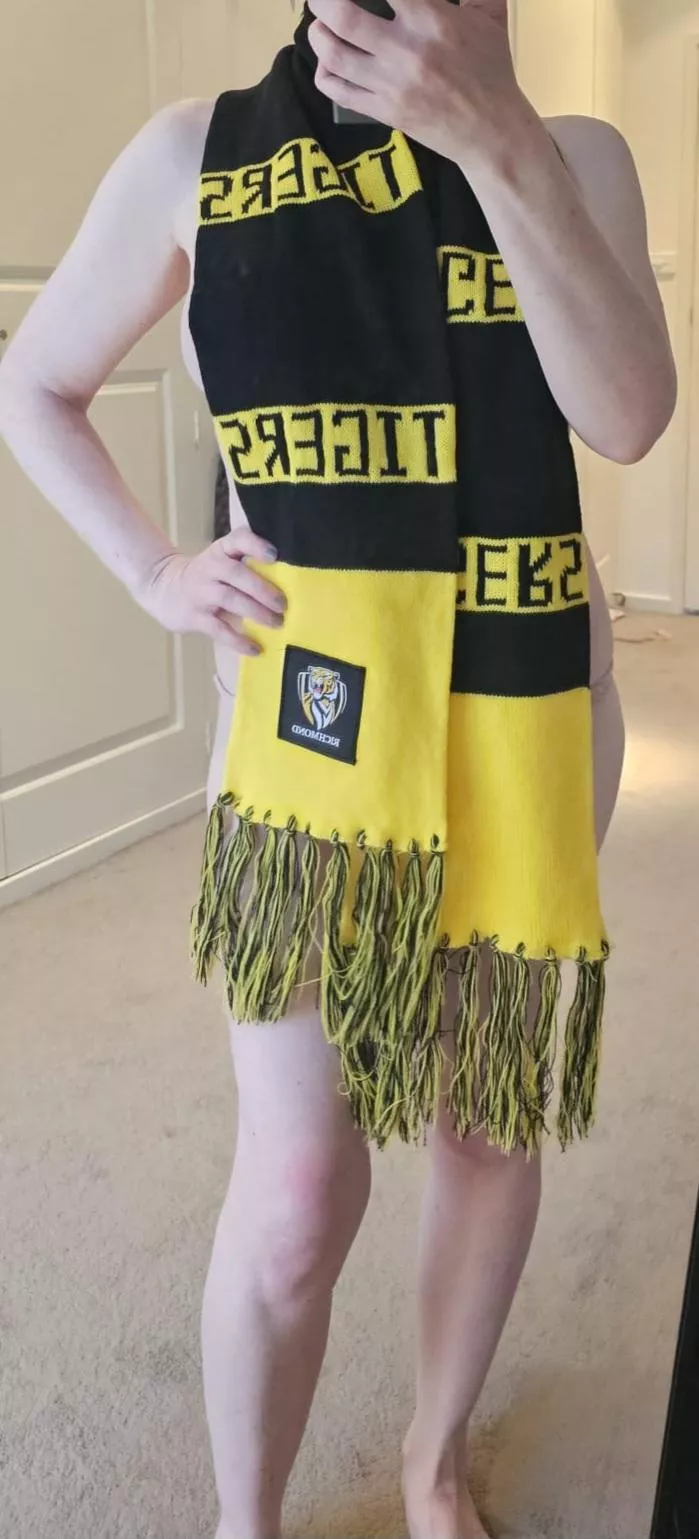 My team aren't playing today 😢, but happy grand final everyone anyway 😊🍻 posted by Velvet_Champagne