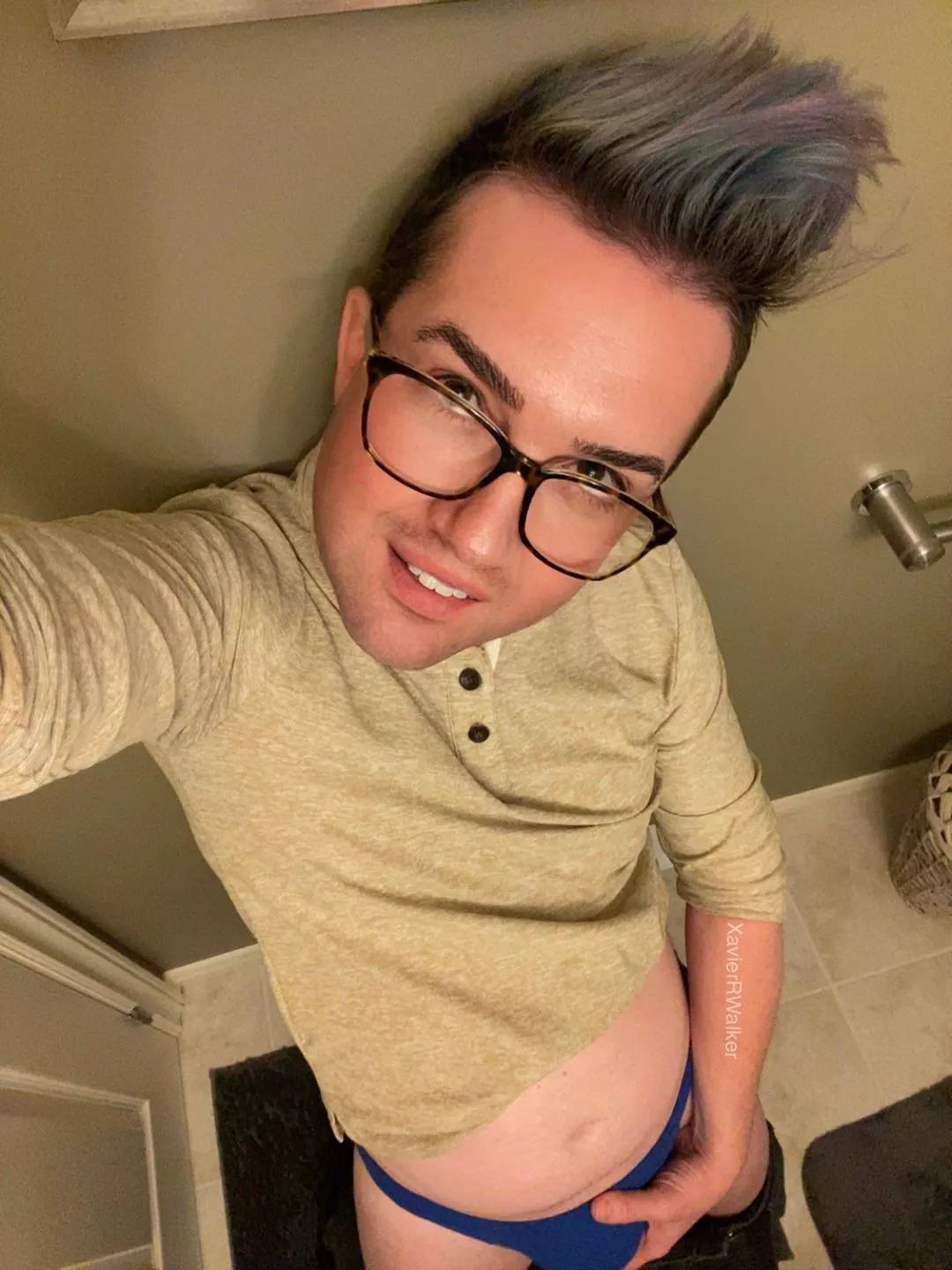 (NSFW)It’s Friday! Hope your having a blast. I’m home alone 😅 posted by XavierRWalker