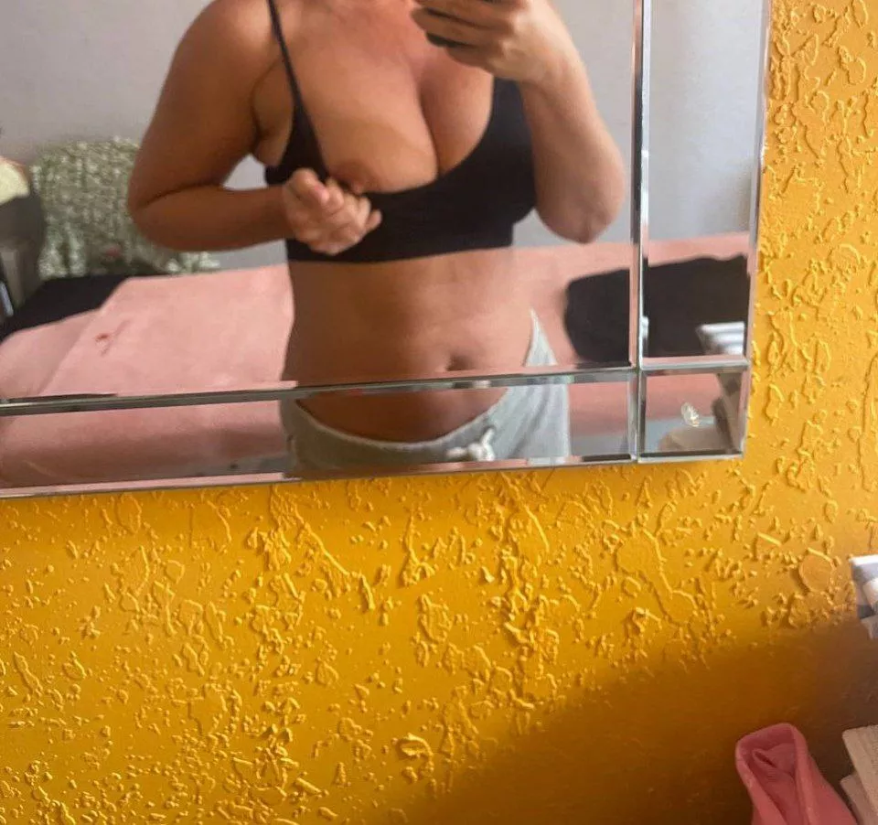 Say hey if I make your dick hard posted by deepLounger361