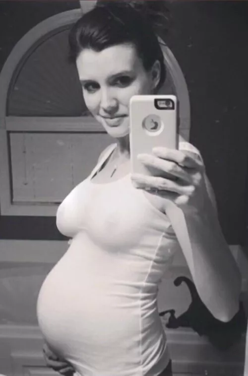 White T bump selfie by Dieharrrd