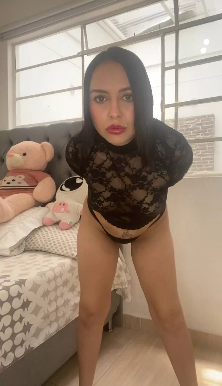 33 yo nail artist with 1 kid... would you on the first date? posted by SnivelingToad