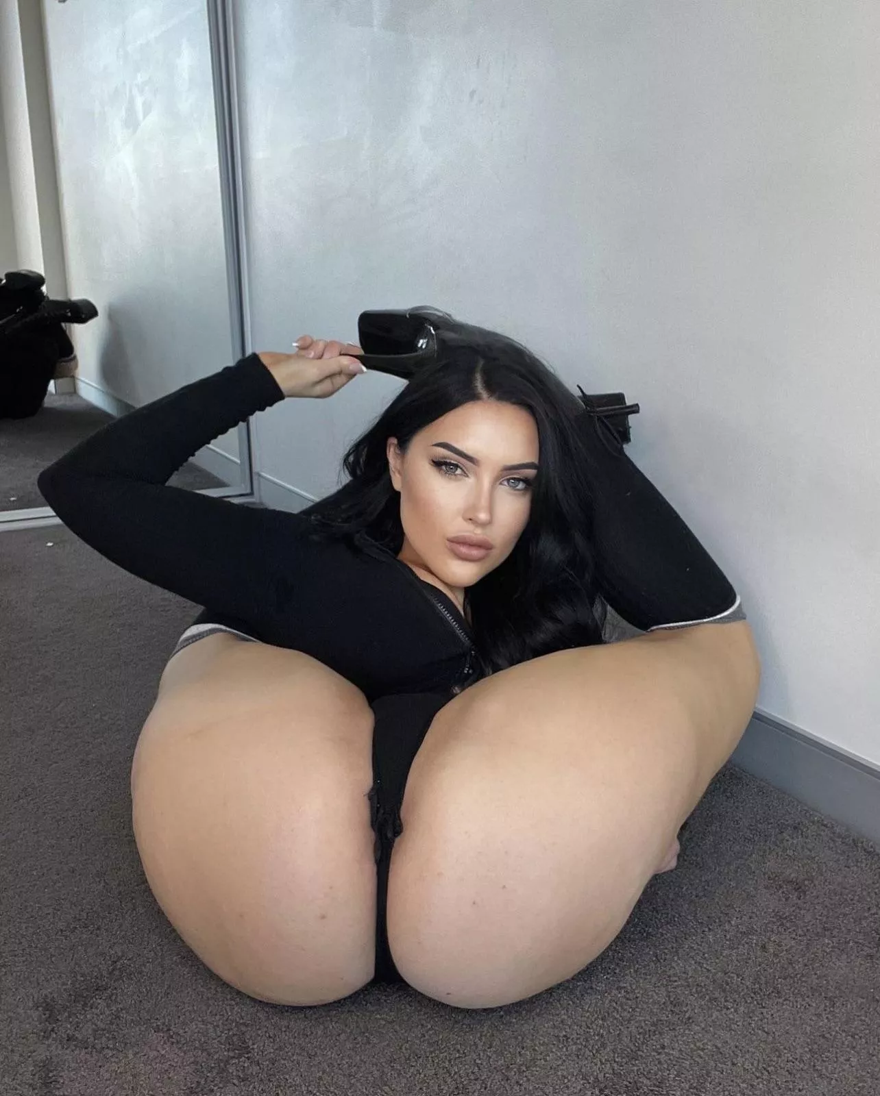 Are you into flexible girls ? posted by bendydolll