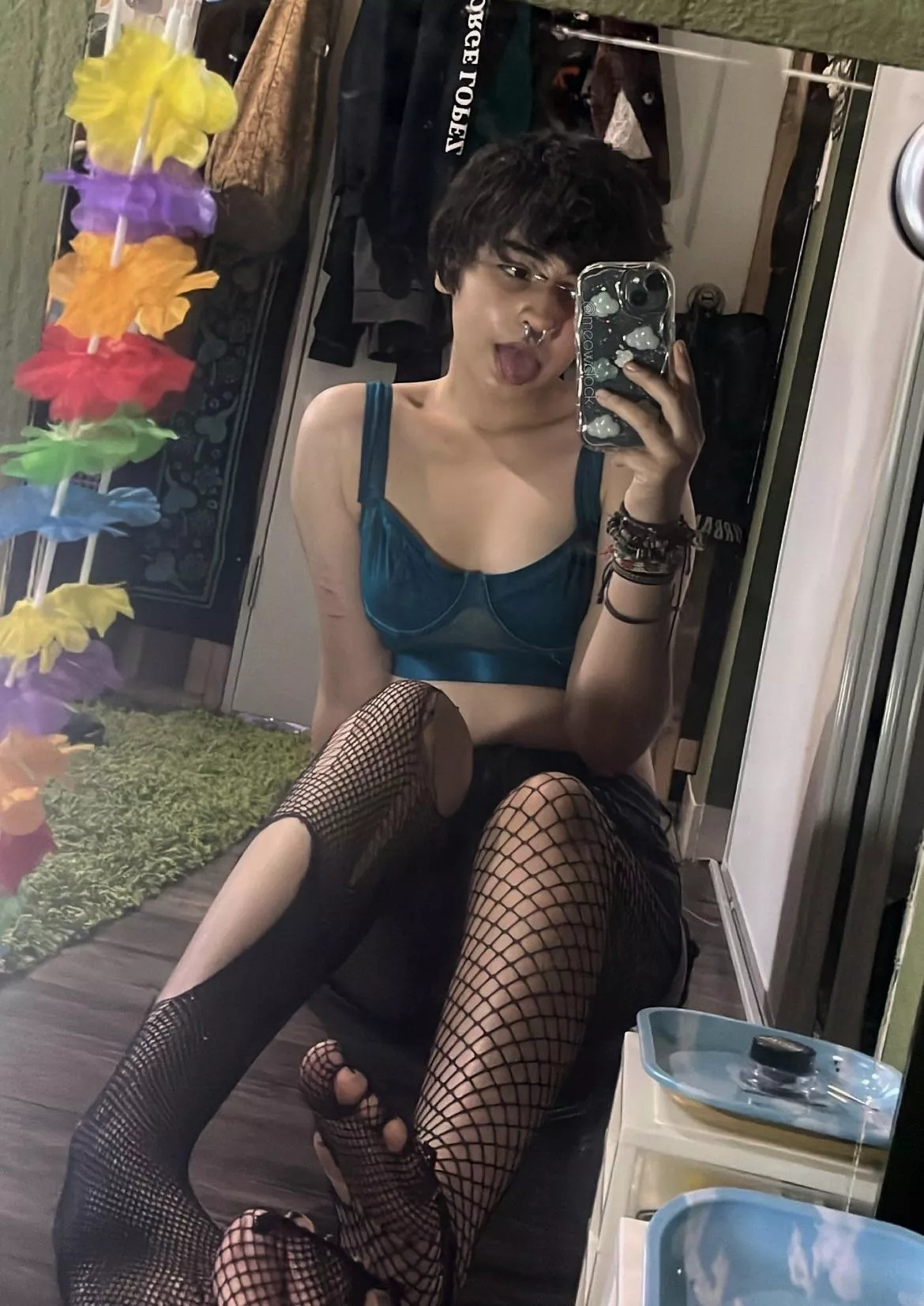 do you like emo bois? posted by meowclock