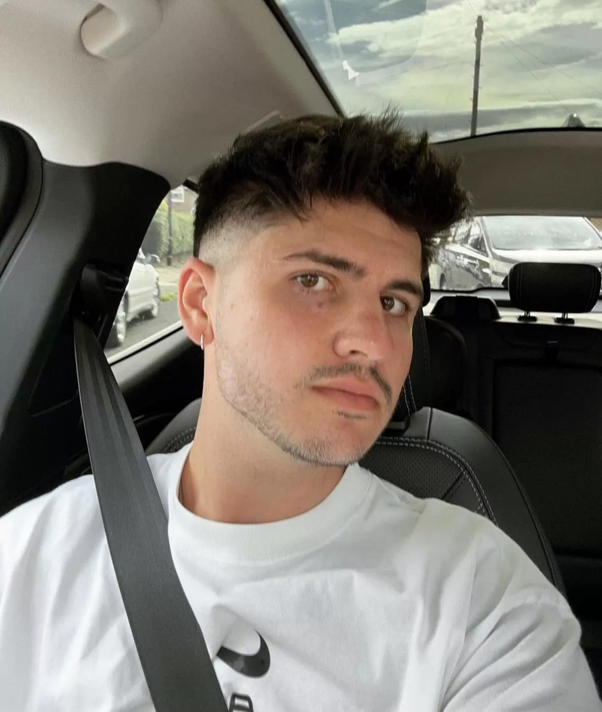 Feel ugly, need a pick me up posted by Anxiouswatermelon17