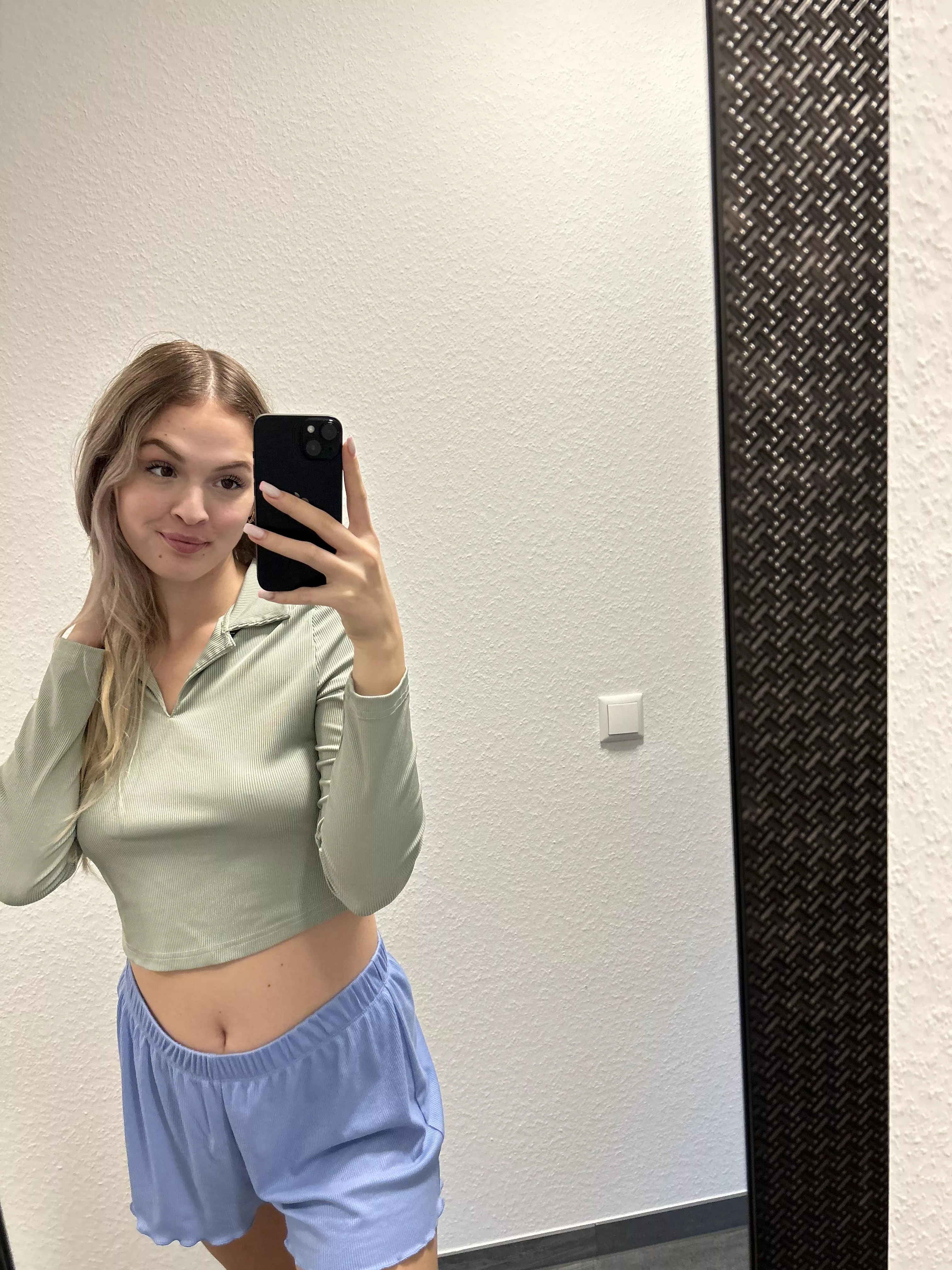 have you seen my bra? i can't find it😅 posted by SaCarnhy