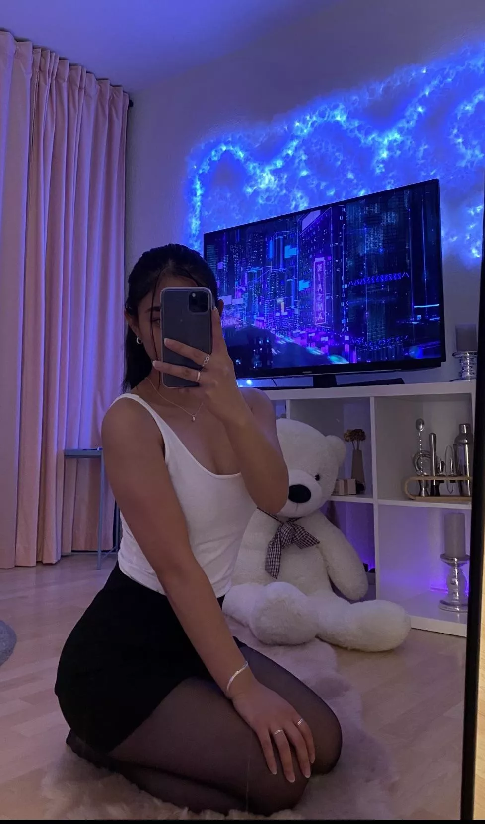 Hii u like my background?😝 posted by Sad_Bat6485