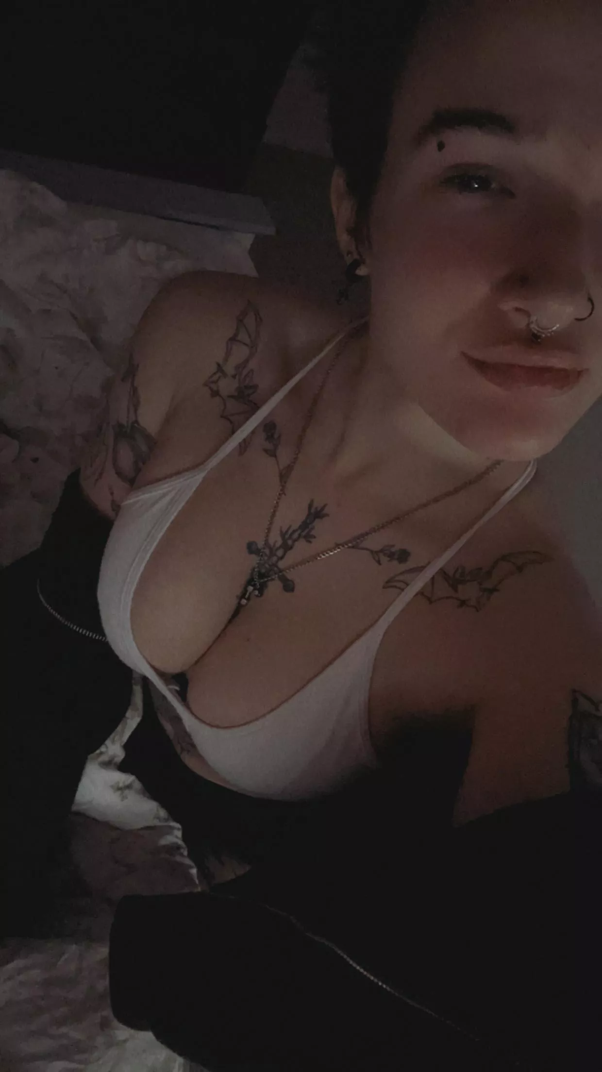 i have a kink for sending people i barely know nudes? posted by petlover824