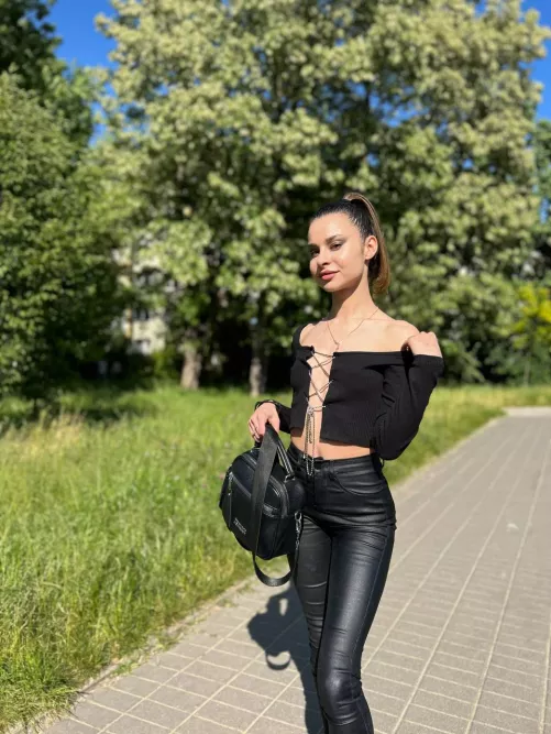 Im in your dorm... Would you fuck me? by Blessed_tangerine