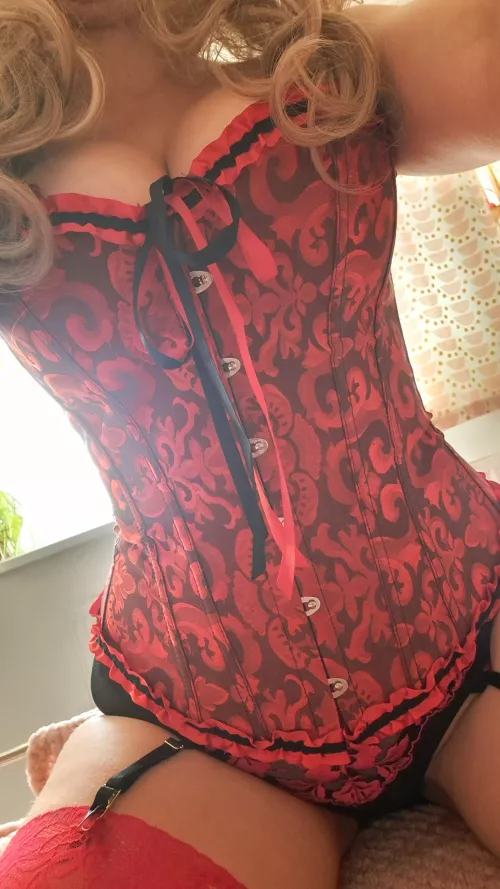 Love the shape this one gives me! by nyxpicsx