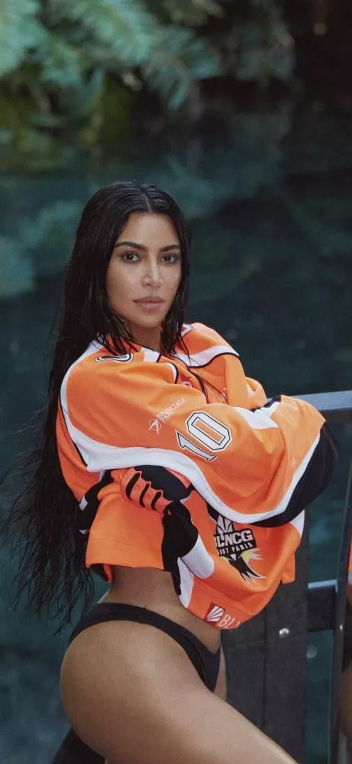 Orange makes me badass posted by Head-Friendship-6742