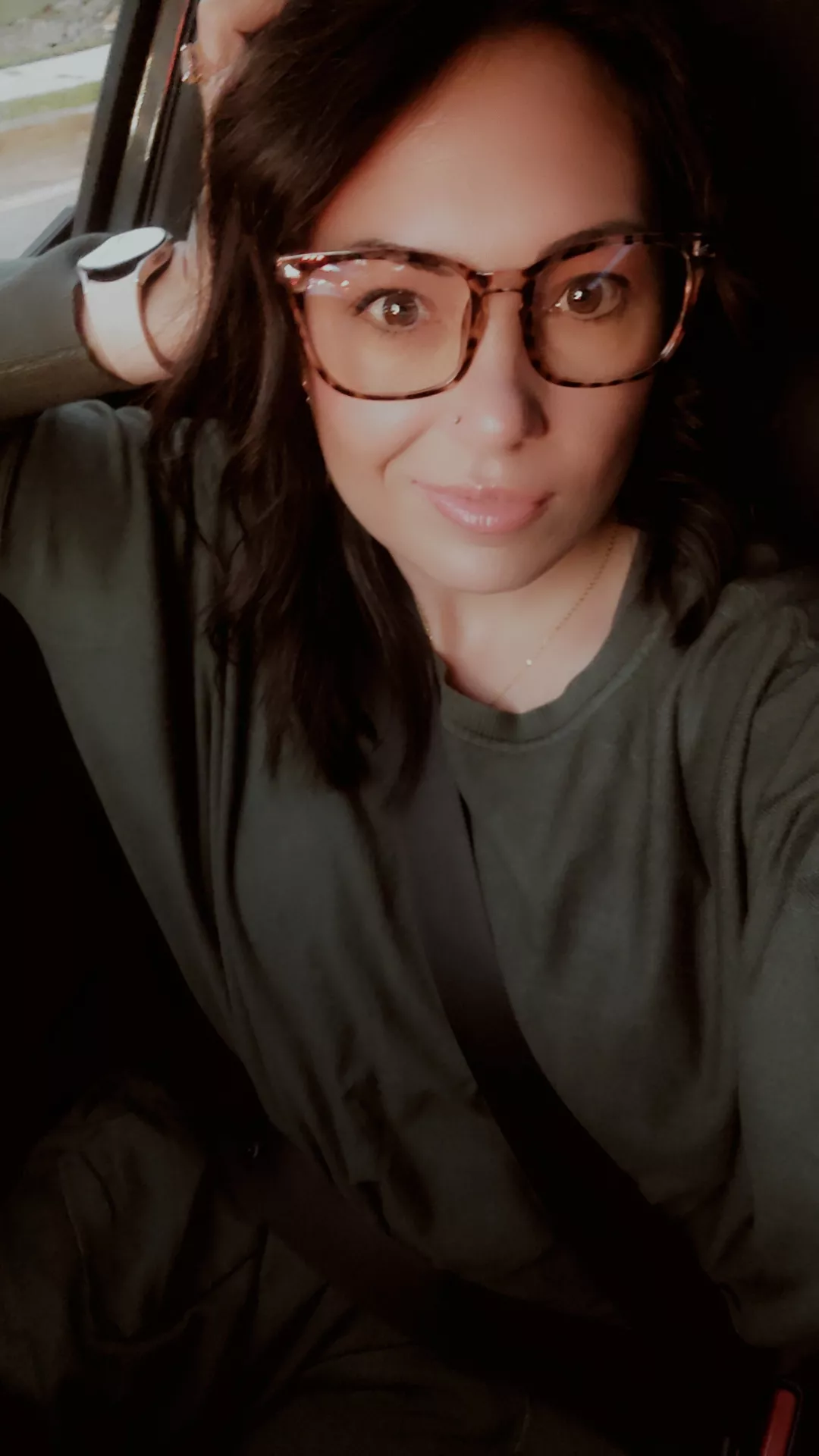 Parking lot selfie posted by _PrettyPeaches_