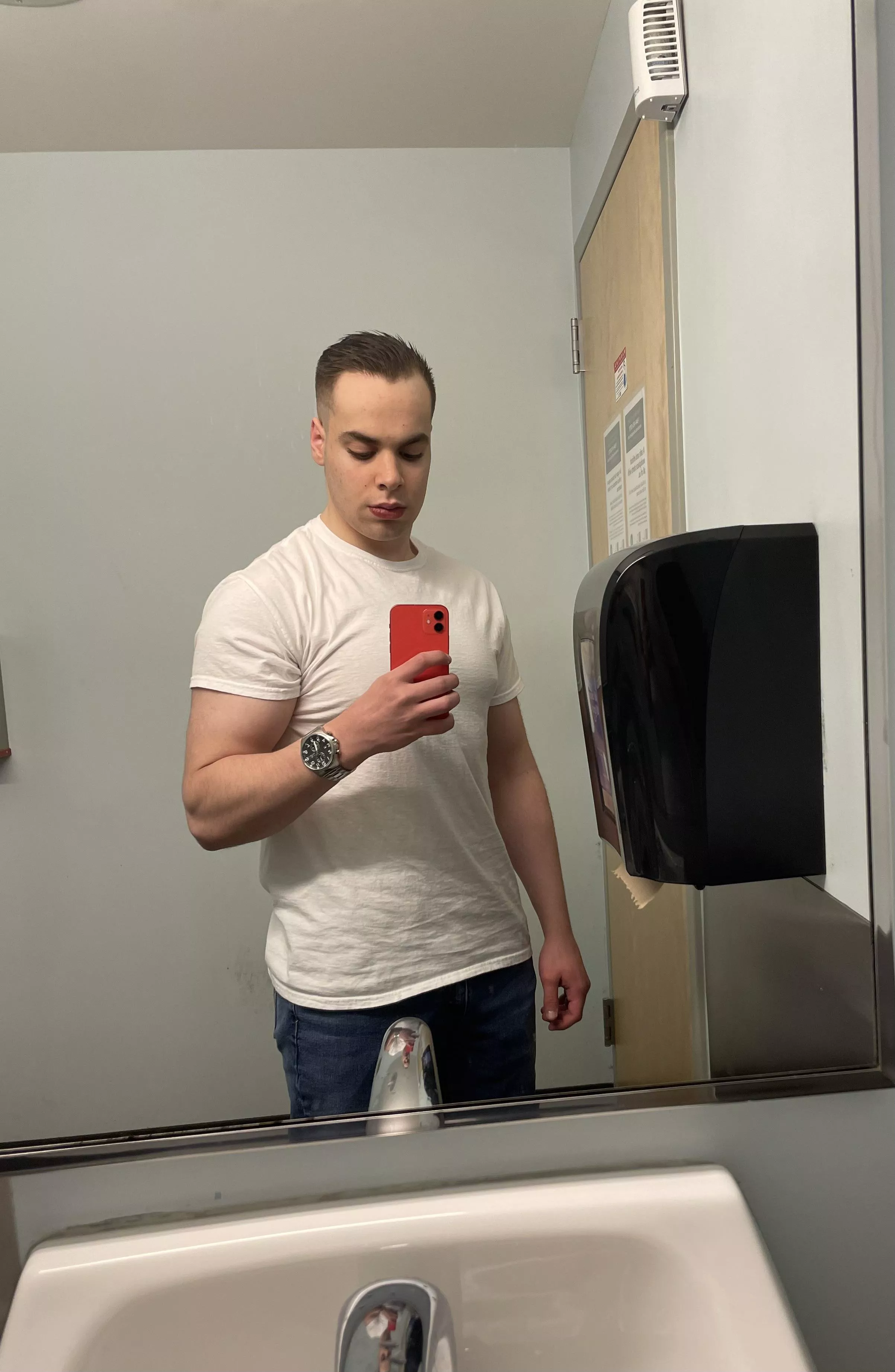 Why is my brachioradialis so small compared to my bicep (almost 21 btw lol) posted by North_Pickles