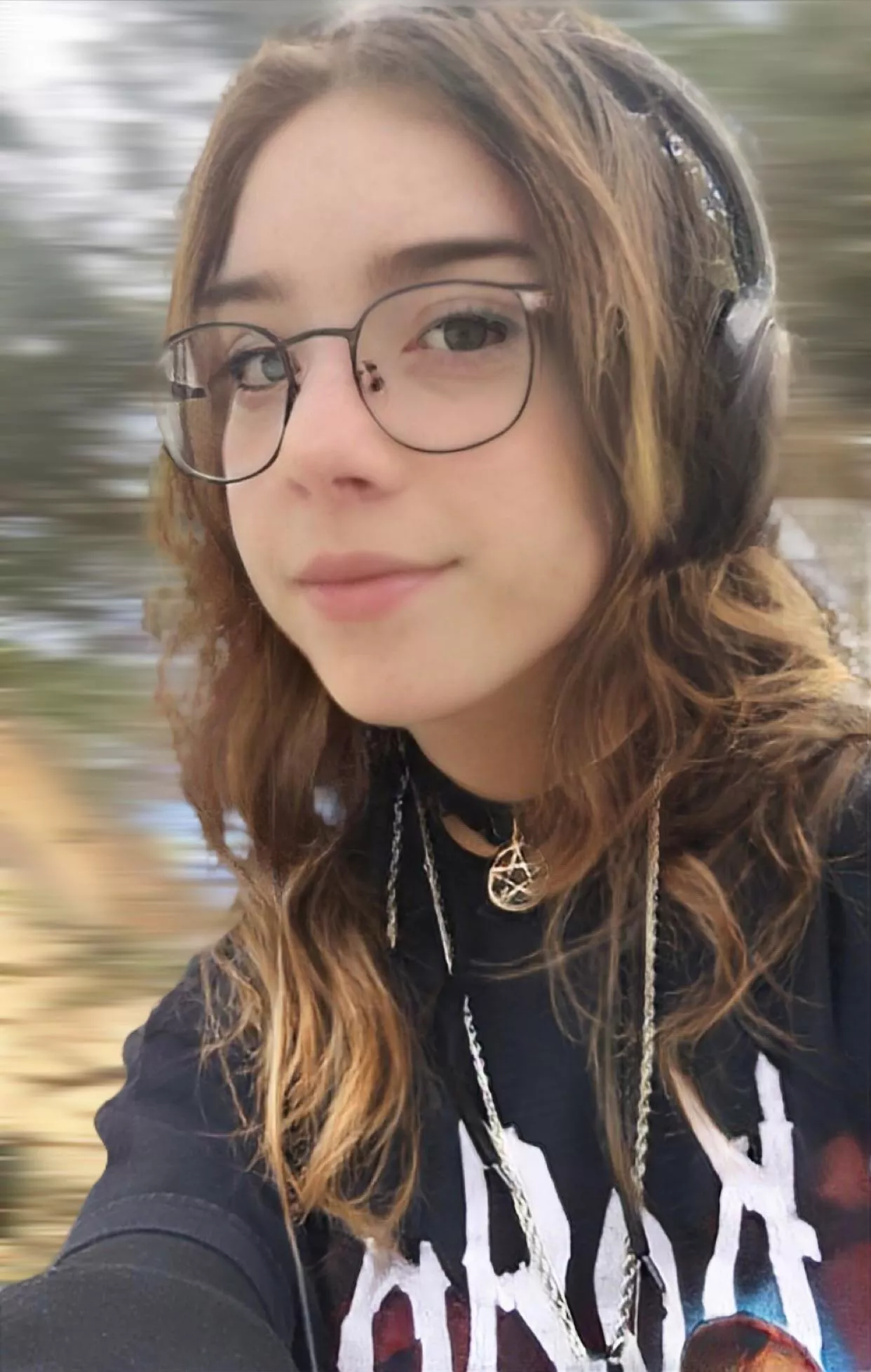 Would it be Bi or bye 😘 posted by SecretRhymes