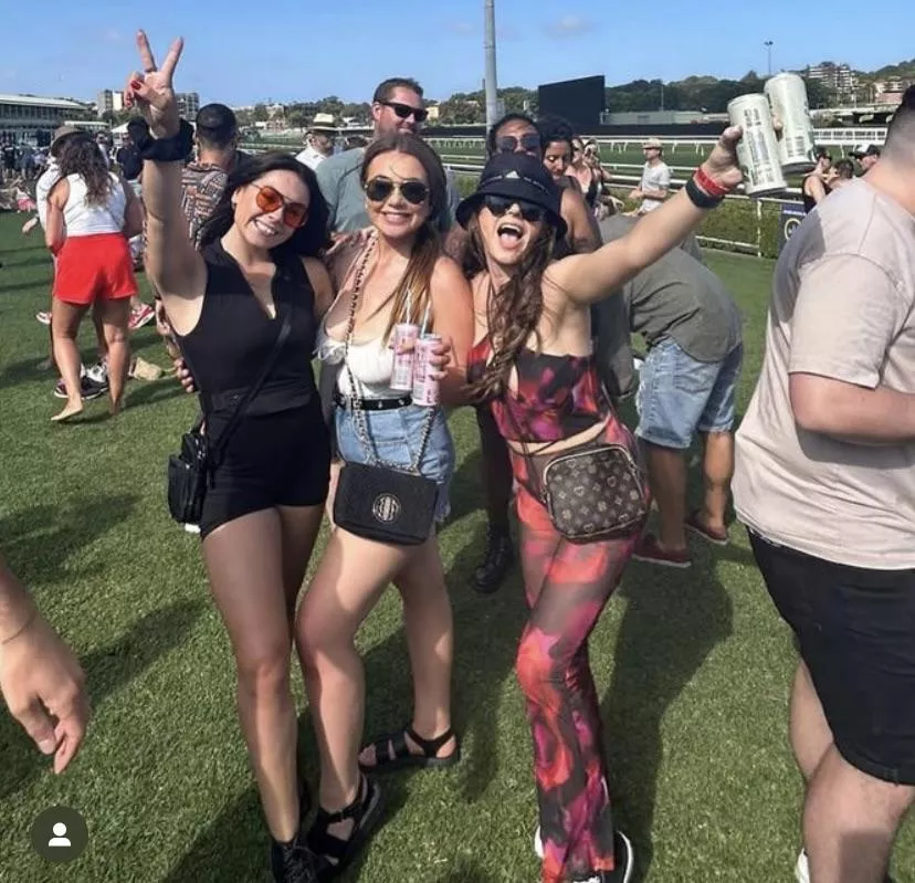 [3] who you choosing? posted by OwnEmu4650