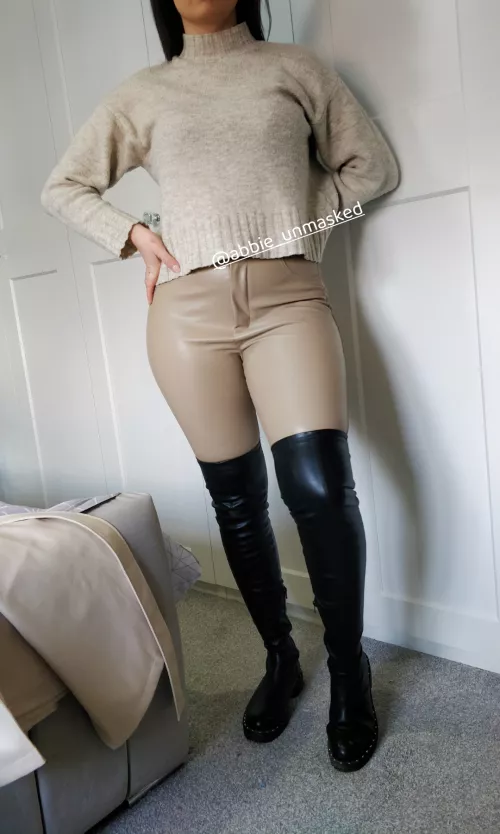 Cream Leather Leggings & OTK Boots 🤍🖤 by abbie_unmasked
