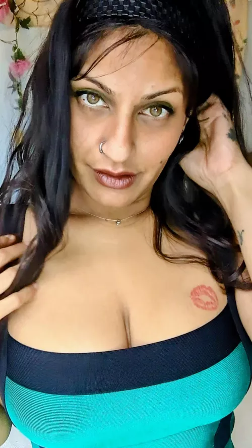 Desi with green eyes 😽 by jazzyjasmine68