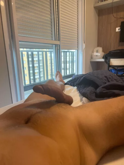 Hope my neighbours don’t mind me staying in bed by SparMarc