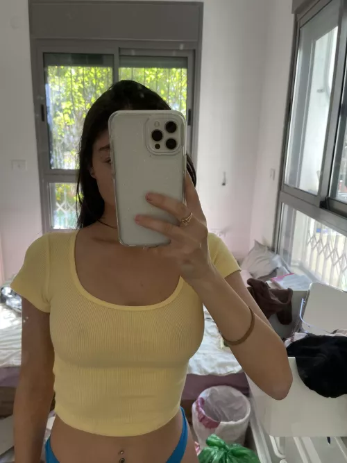 I can make yellow looks hot by Dana_brosh