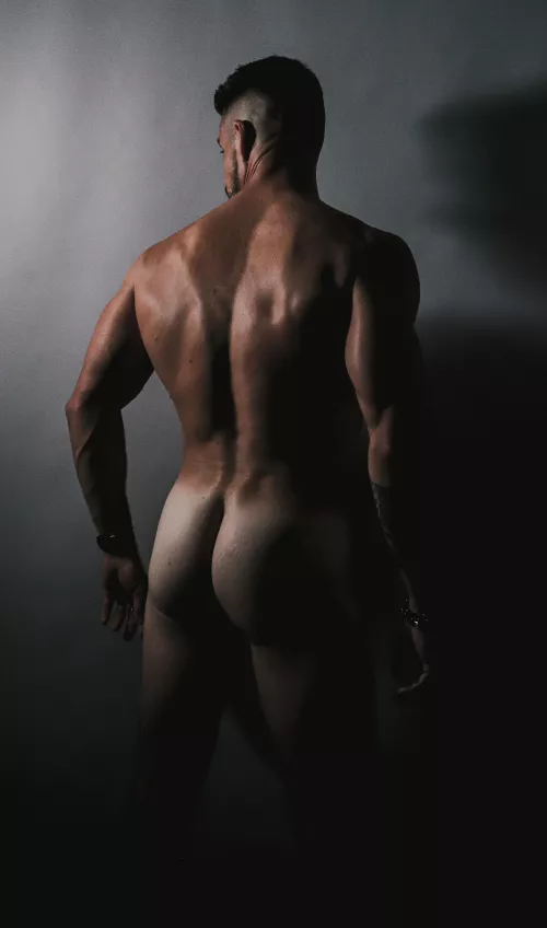 I pretend you're not looking at me by Benjoyoff