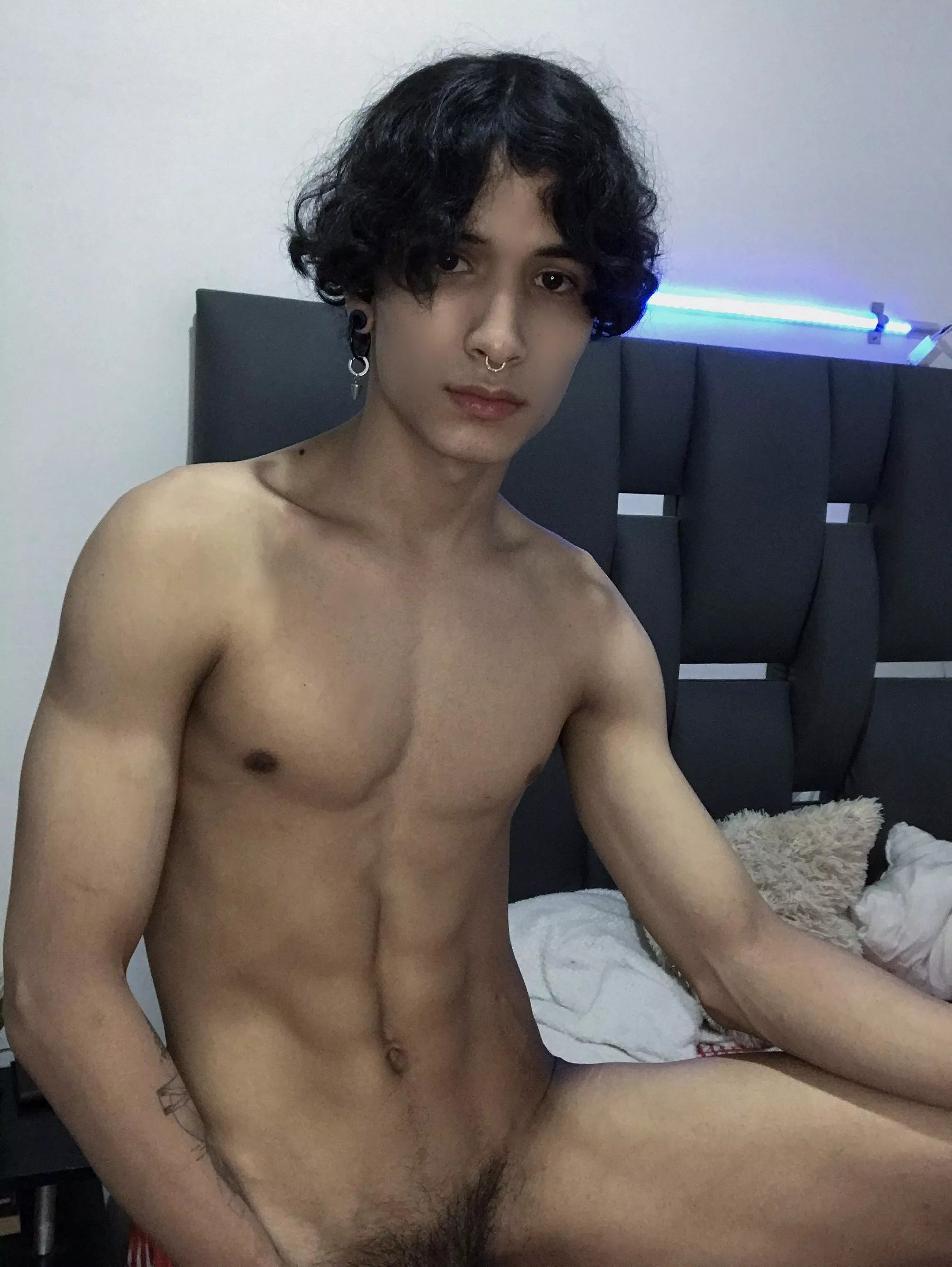 im so horny right now 🥵 posted by UniversityMore8201