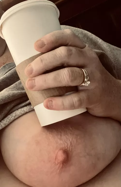 It’s chilly out this morning. Hope you’ve got someone to bring you coffee and keep you warm. ☕️ by coffeelovingmama