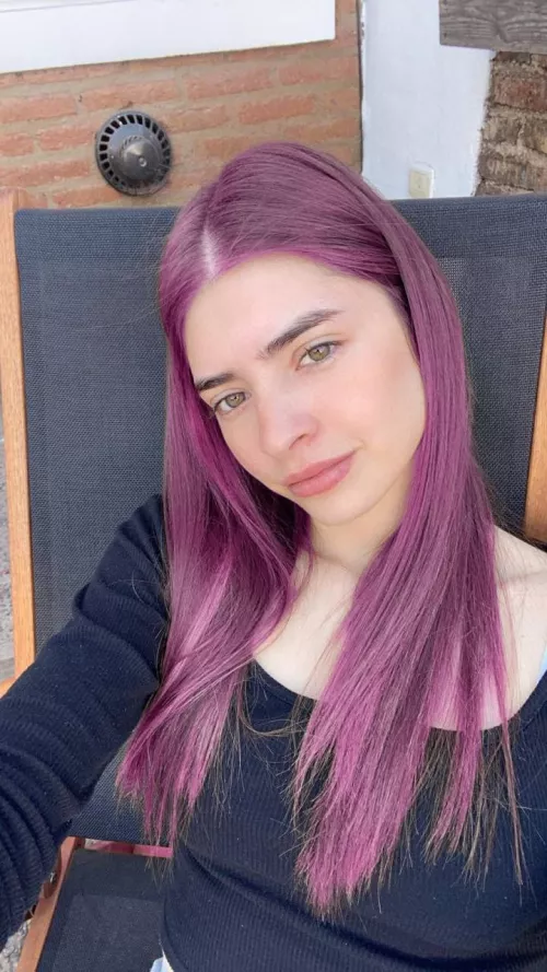 Just a pink haired girl enjoying her lunch break ;) by aRPHEsin