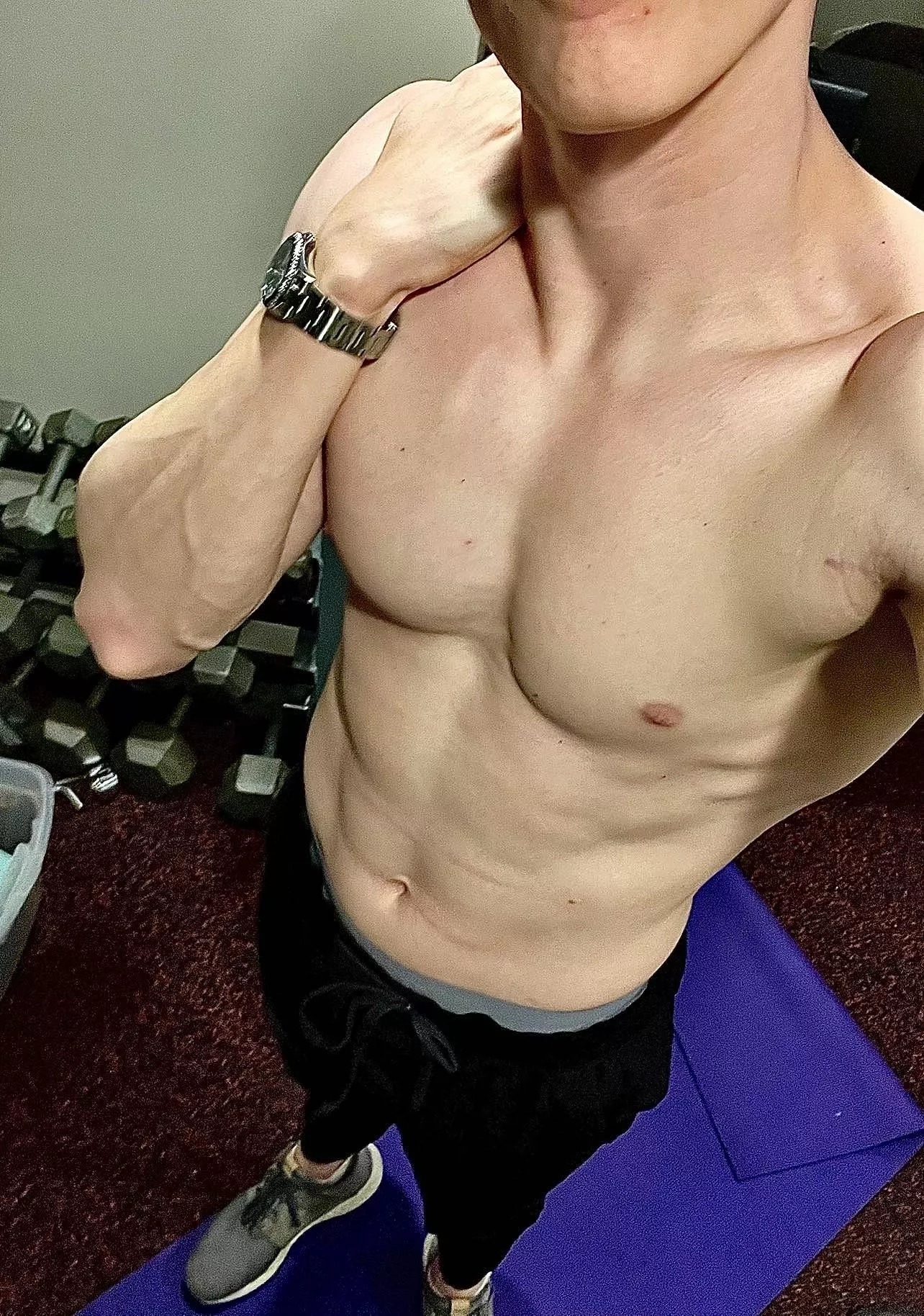 shirtless workouts are my favorite 😇 posted by mrbonk9